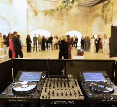 dj set matrimonio in Puglia con Apulia Sound Events; pizzica show Puglia per matrimoni; intrattenimento wedding Puglia con musica live